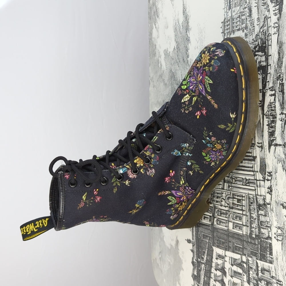 RARE Dr. Martens Castel 8-Eye Boots Black Belladonna Floral Canvas l Size 9 - Picture 4 of 11